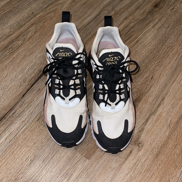 Wmns Nike Air Max 270 React Black White Bleached Coral - Picture 2 of 8